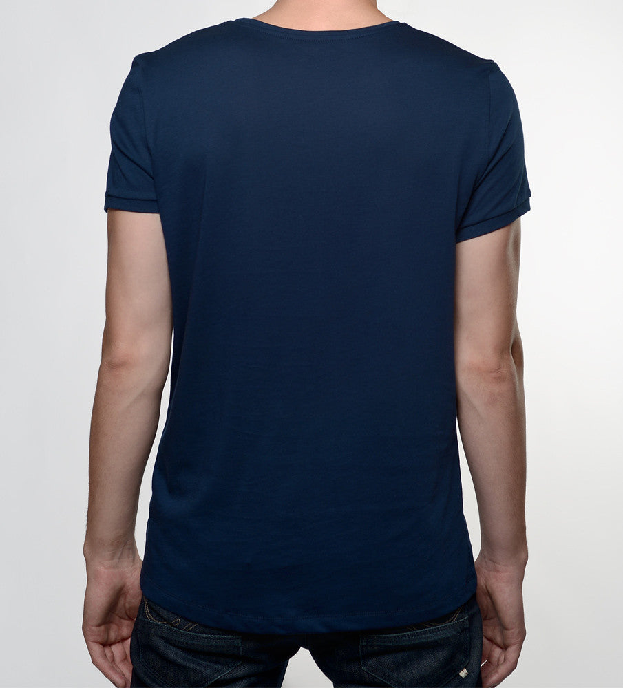 Man in a navy tshirt from back