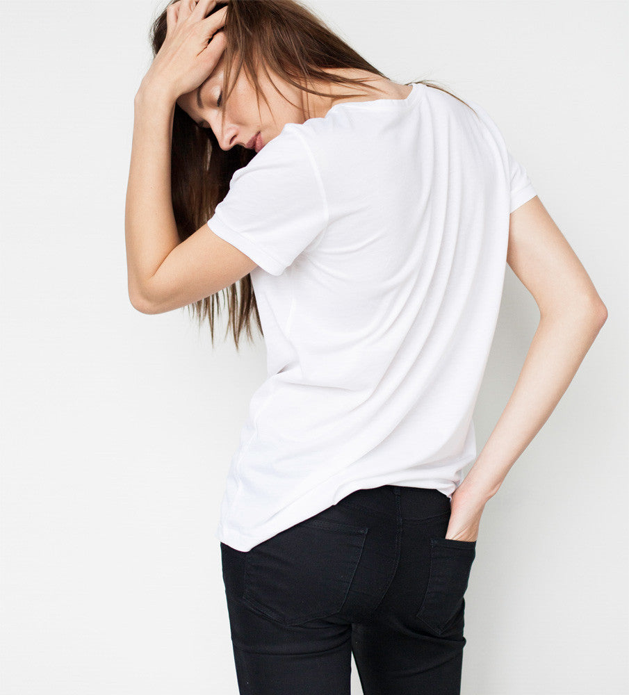 Women from the back in a white T shirt